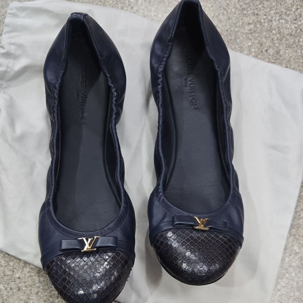 Authentic Louis Vuitton Navy Leather Reptile Toe Ballet Flats